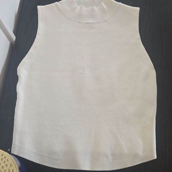 House of Harlow 1960 Tops - House Of Harlow 1960 White Mock Neck Crop Top